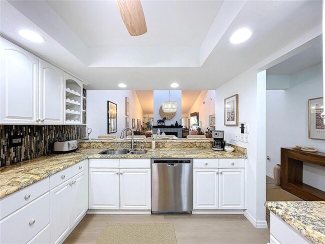 Building Photo - 4646 La Jolla Dr