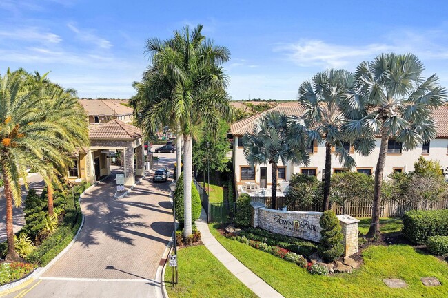 Building Photo - Gorgeous Townhome in Parkland