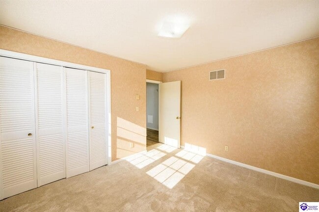 Building Photo - 237 Stratmoor Dr