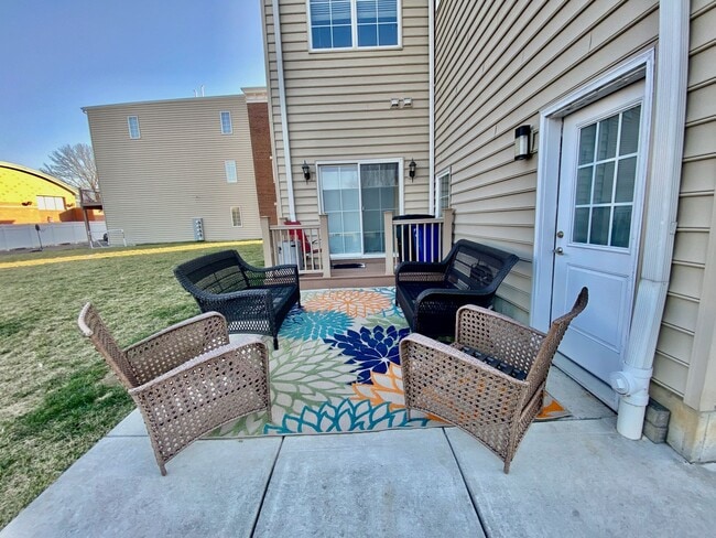Building Photo - SIENA Place/PACKER PARK CORNER 4 Bedroom/2...