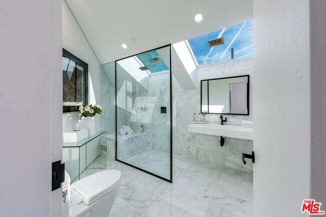 Building Photo - 857 Hilldale Ave