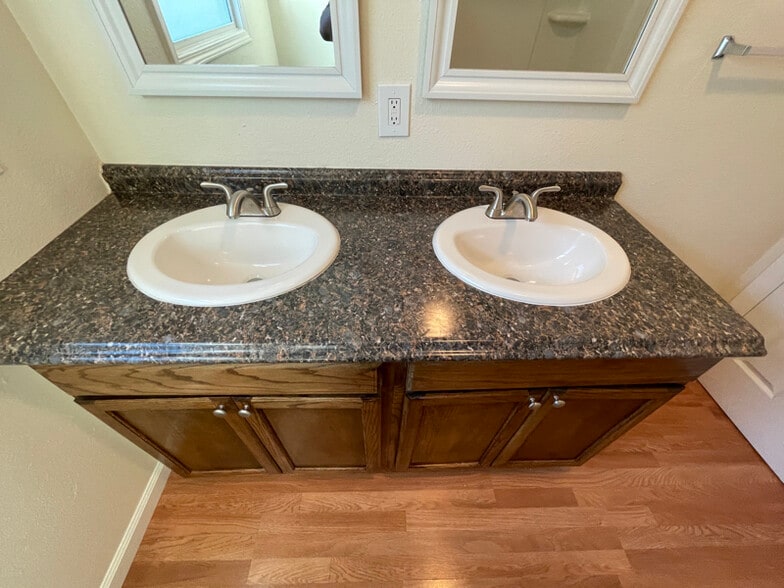 Building Photo - 1513 Marin St