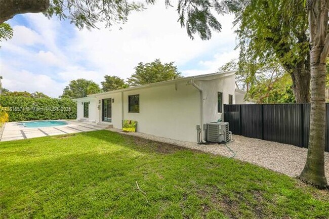Building Photo - 5895 SW 50th Terrace