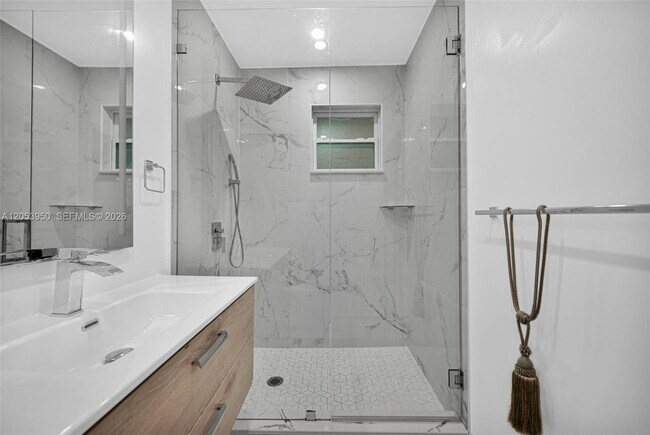 Building Photo - 451 E 37th St