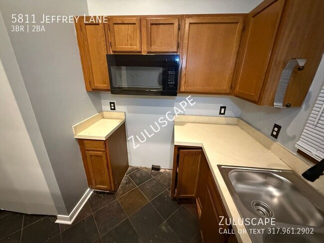 Building Photo - Half Off First Month! Beautiful 3 bed, 2 b...