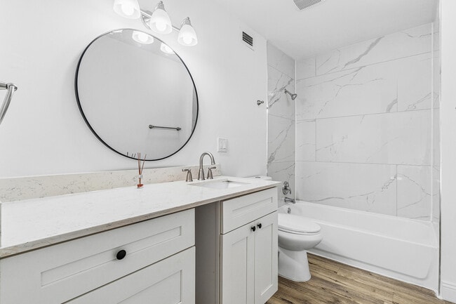 Building Photo - 7536 Courtyard Run E