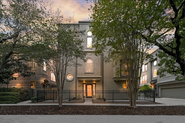 Primary Photo - 2414 Dorrington St