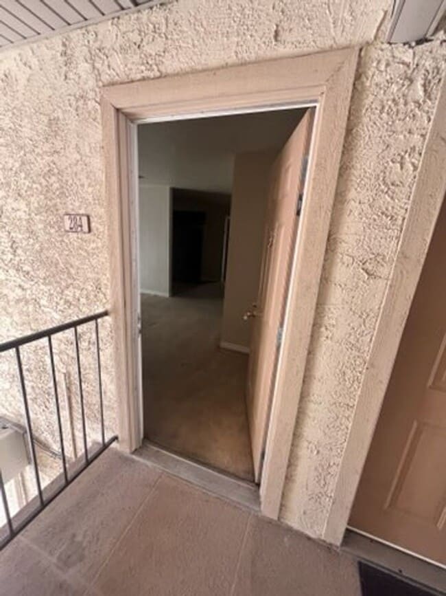 Building Photo - One Bed Condo in Southwest