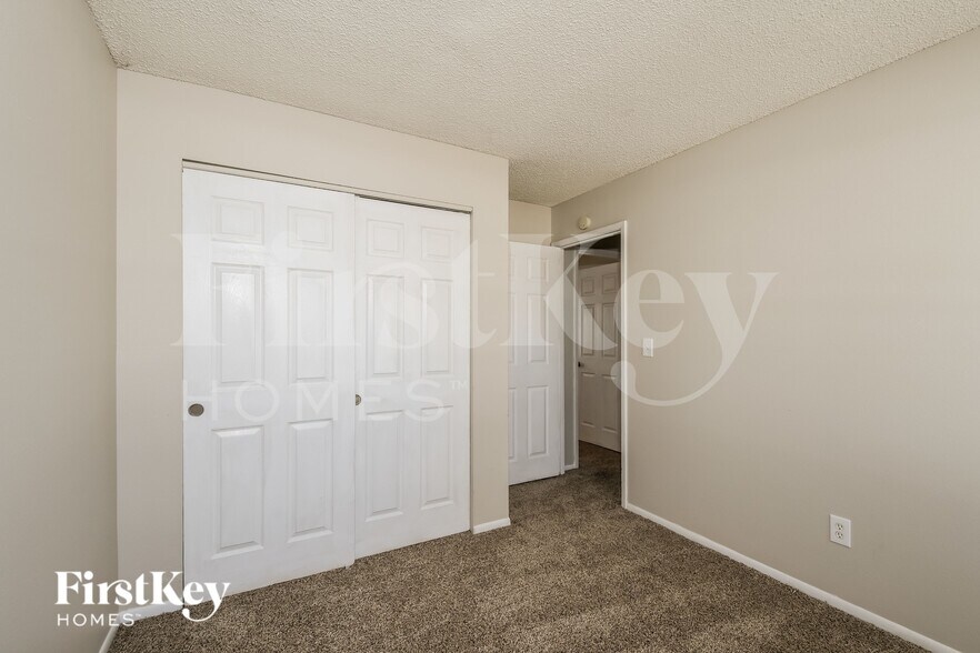 Building Photo - 2485 Jenkee Dr