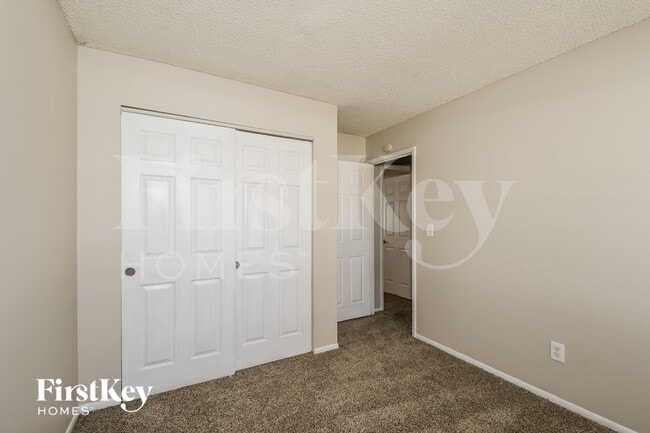 Building Photo - 2485 Jenkee Dr