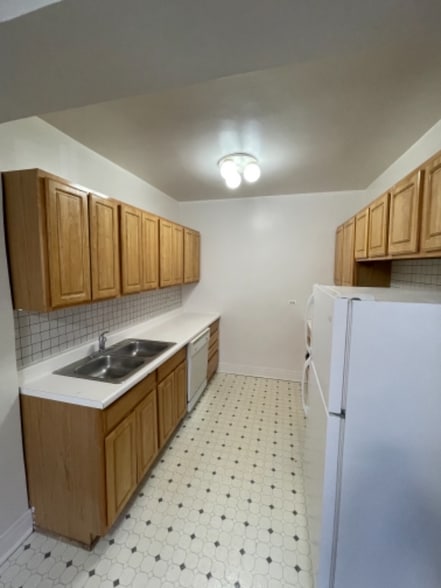 Building Photo - 1263 W Pratt