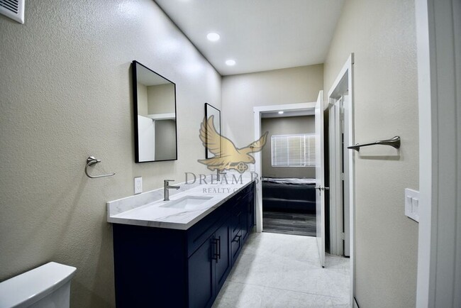 Building Photo - 8725 W Flamingo Rd