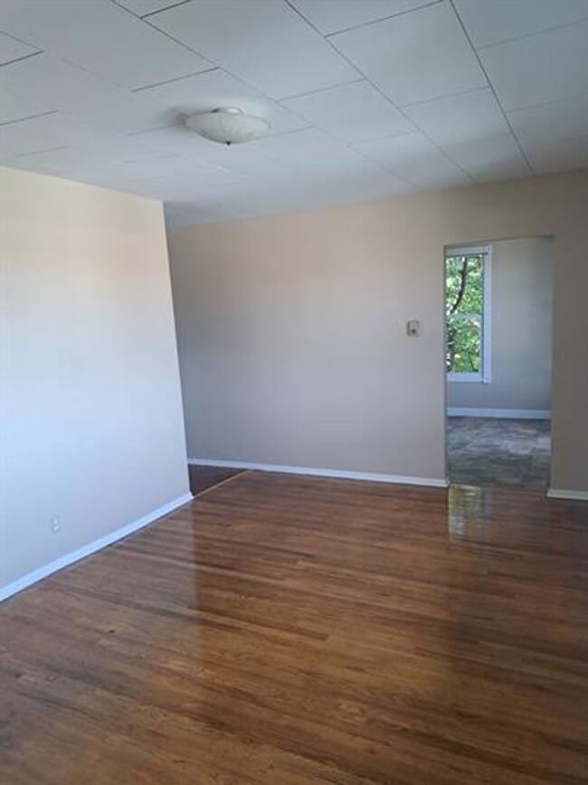 Building Photo - L987