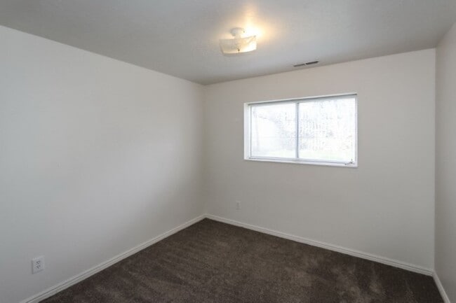 Building Photo - 3 Bedroom / 2 Bath Home in Bountiful!