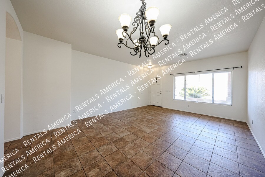 Building Photo - 14300 W Weldon Ave