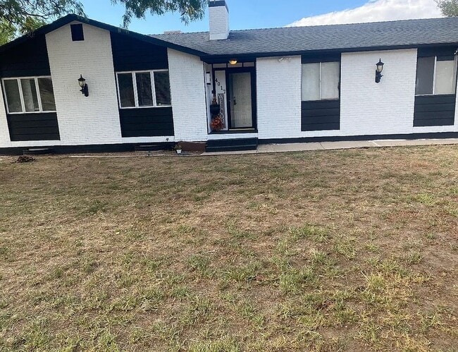 Building Photo - 4017 Valley Dr