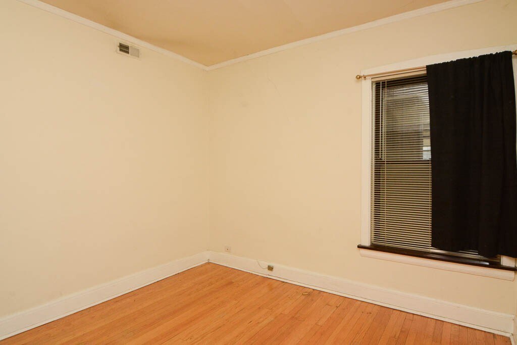 Building Photo - 1309 W Newport Ave
