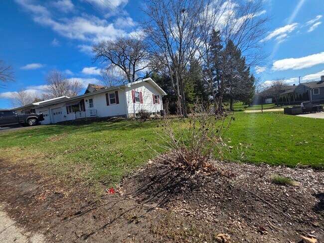 Building Photo - 407 Warner St