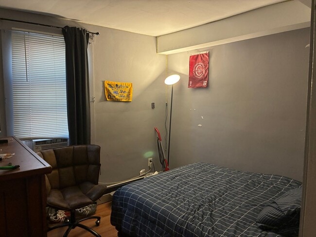 Building Photo - HUGE 4 BED 3 BATH CLOSE TO CAMPUS!! OAKLAND RENTAL 5/1!