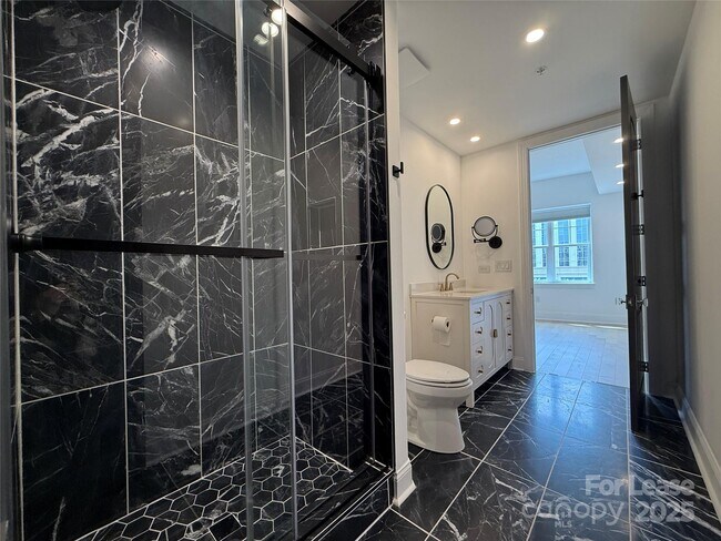 Building Photo - 4625 Piedmont Row Dr