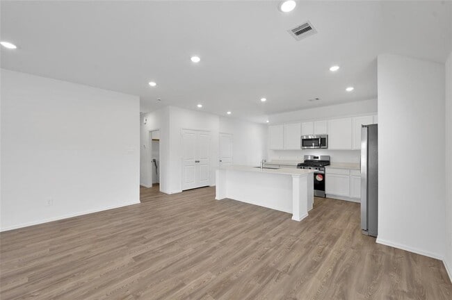 Building Photo - 3609 Oakvale Dr