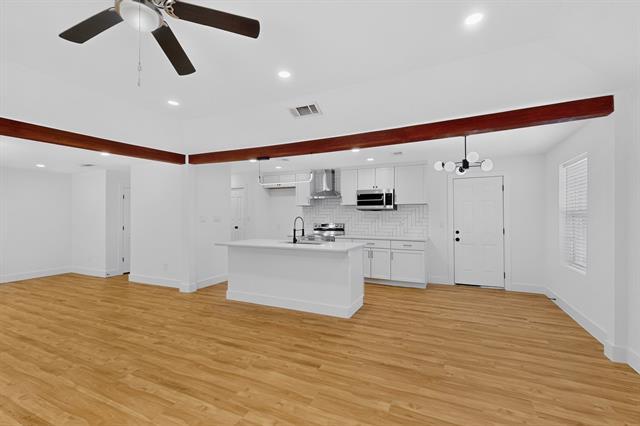 Building Photo - 6000 Cool Springs Dr