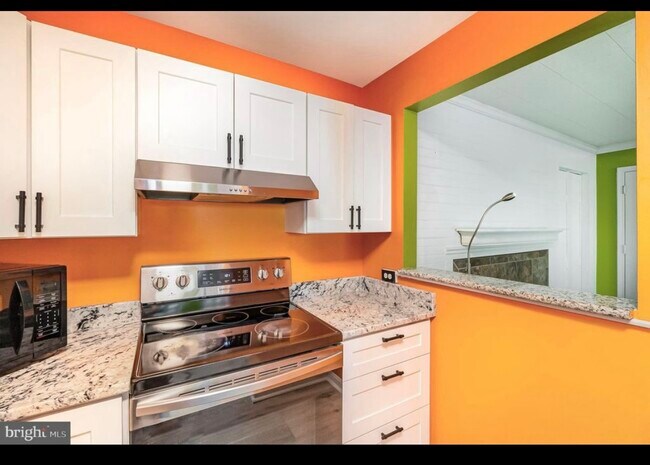 Building Photo - 5 Warren Lodge Ct
