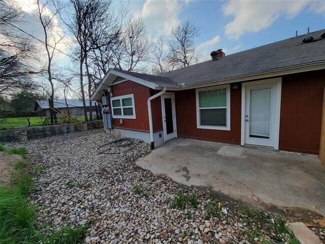 Building Photo - 2903 Catalina Dr