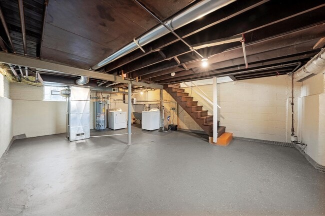 Building Photo - 1380 Wentworth Ave