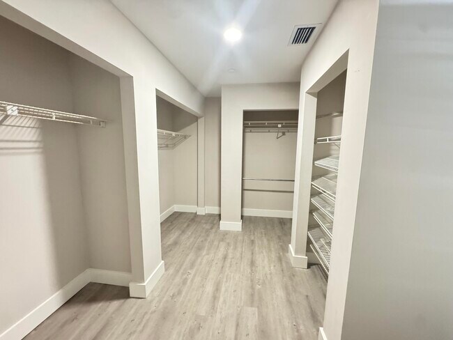 Building Photo - 6603 Overland Dr