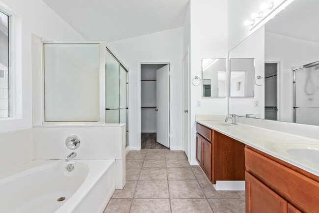 Building Photo - 3041 E Wahalla Ln