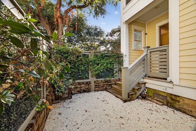 Building Photo - 214 W Gwinnett St