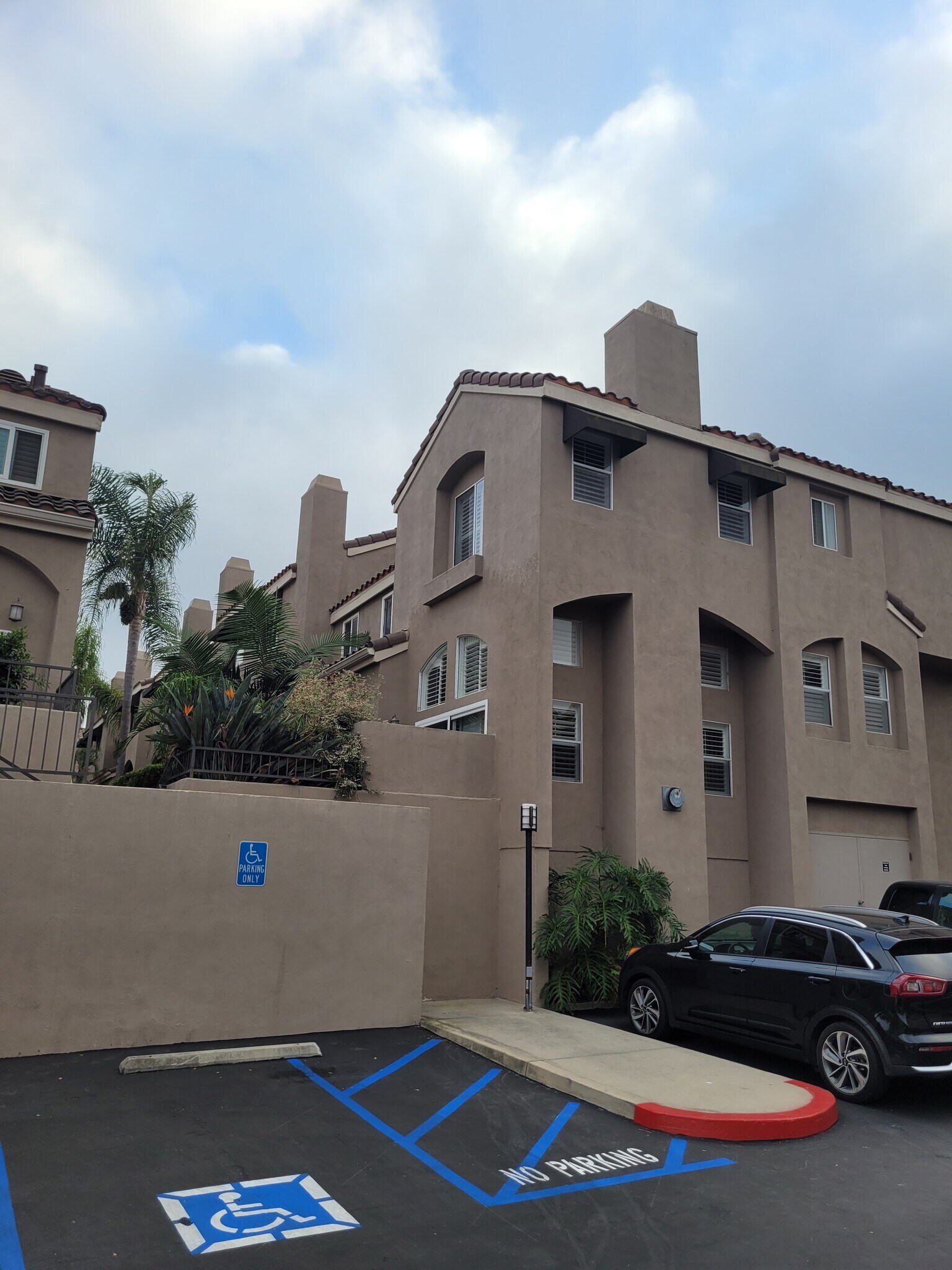 Building Photo - 1329 E Grand Ave