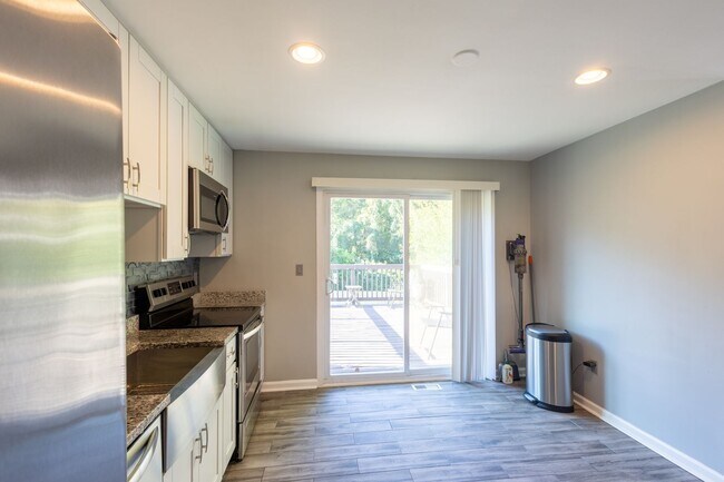 Building Photo - Amazing 5 BR/3 BA Single-Family Home in Te...