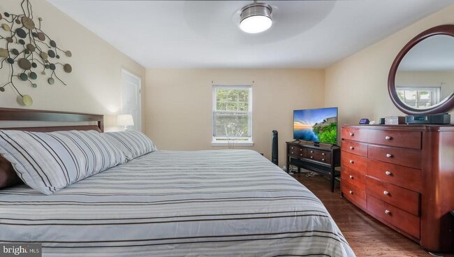 Building Photo - 646 Green Briar Rd