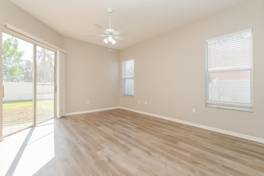 Building Photo - 3720 Hollow Wood Dr