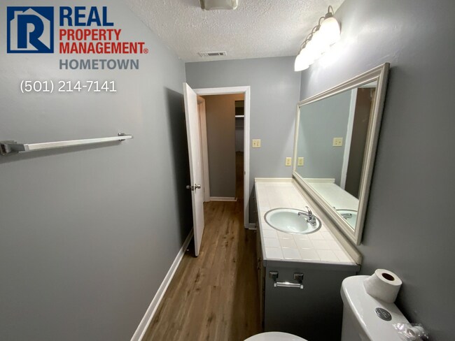 Building Photo - 4013 Wooddale Dr