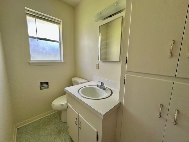 Building Photo - 626 N Resident St