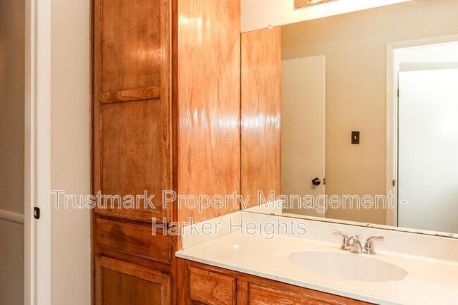 Building Photo - 1208 Westway Cir