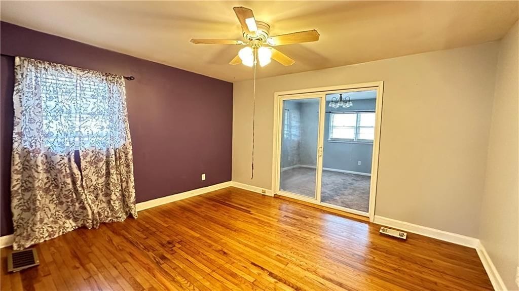 Building Photo - 364 Navarre Dr