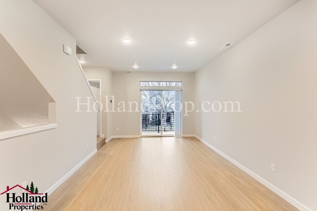 Building Photo - Stunning 2-Bedroom, 2.5-Bath Apartment wit...