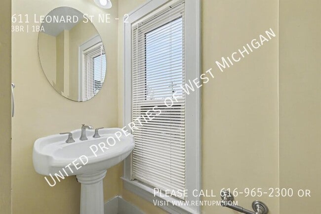 Building Photo - 611 Leonard St NE