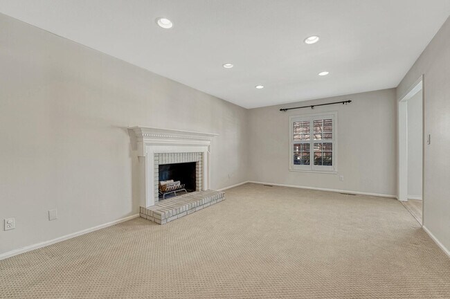 Building Photo - 7398 S Hudson Way