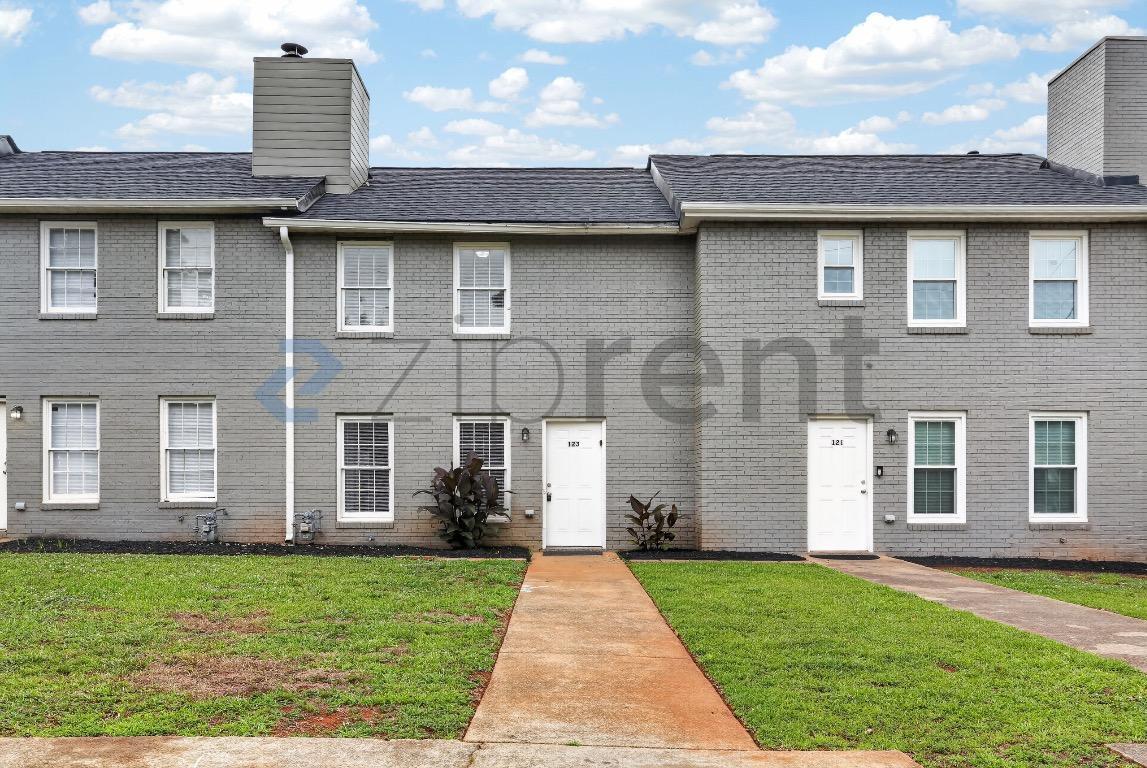 Building Photo - Unit 131
