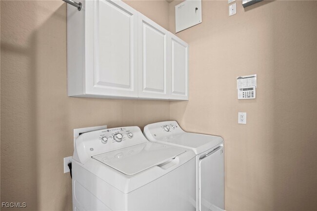 Building Photo - 12168 Country Day Cir