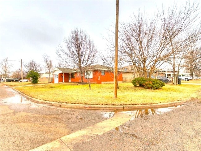 Building Photo - Super 4 Bed 1.5 Bath in the South Gate Addn in Moore, OK