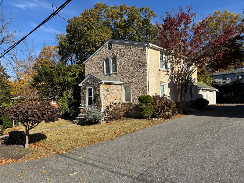 Building Photo - 8 Walnut Ave