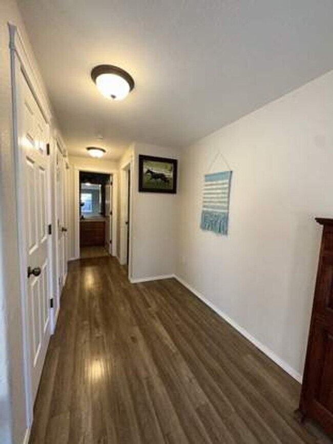 Building Photo - Dog Friendly Property!