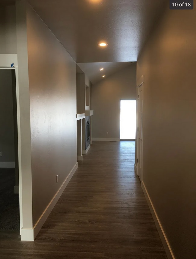 Building Photo - Beautiful 3 Bedroom Home