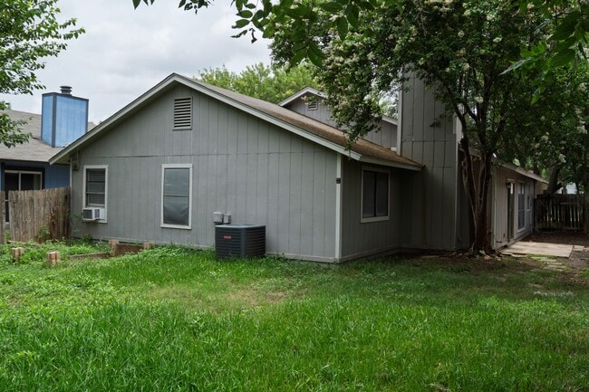 Building Photo - 13207 Larkwalk St